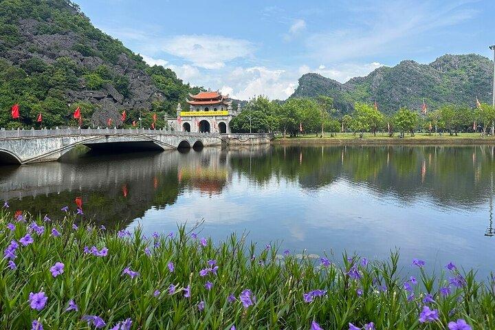 From Hanoi: Day Trip to Trang An Scenic Landscape & Hoa Lu