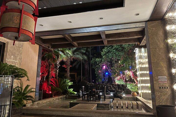 Chongqing Luxury Hot Spring and Massage Luxury Meal Private Tour