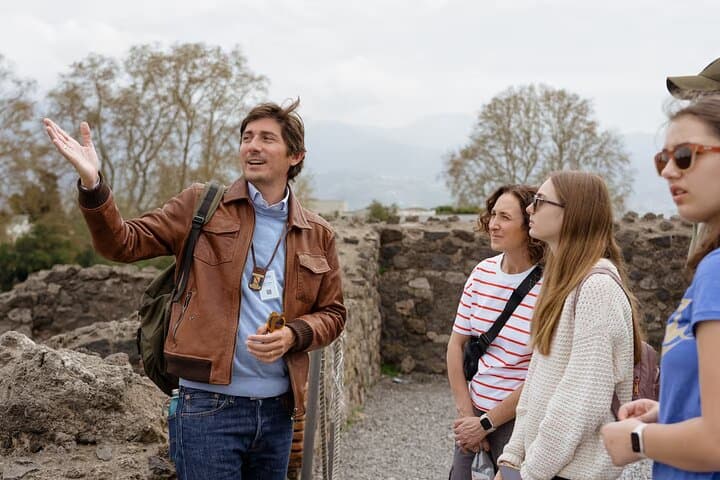 3-Hours Private Walking Tour in Pompeii with an Archaeologist