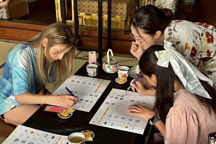 Osaka: Zen Temple, Calligraphy & Japanese Culture