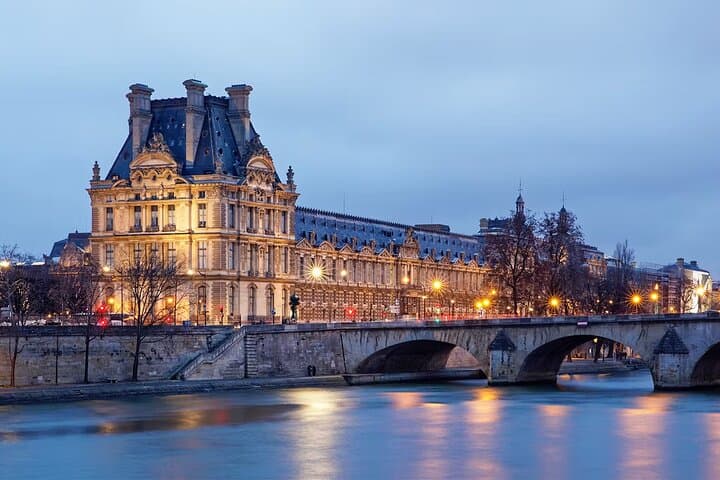 1 Hour Paris Illuminated Evening Sightseeing Cruise
