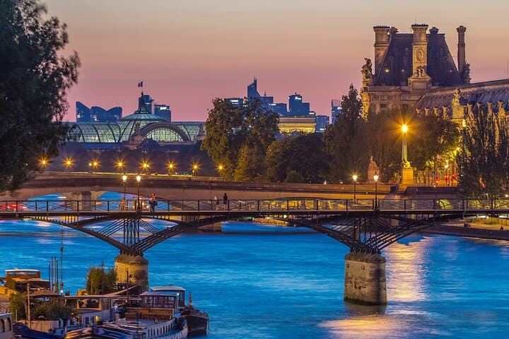 1 Hour Paris Illuminated Evening Sightseeing Cruise