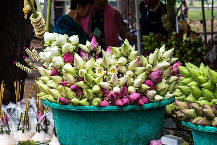 Siem Reap Walking Tour: Landmarks & Hidden Gems