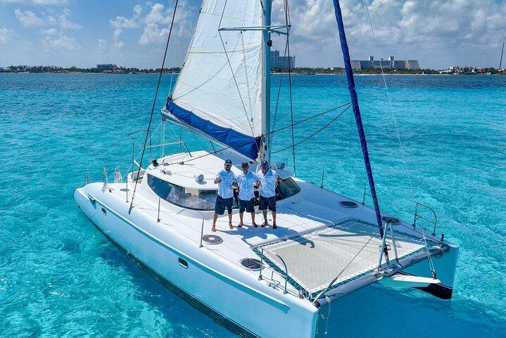 Afternoon Catamaran to Isla Mujeres: Snorkel, Open Bar & Sunset