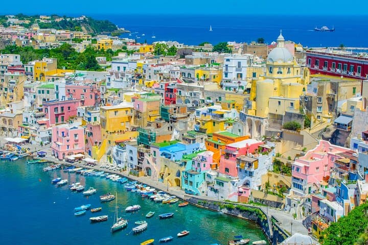 Private transfer from Rome to the Amalfi coast, 2h Pompei stop