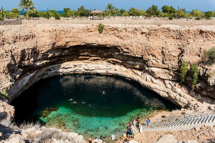 Private Wadi Shab and Bimmah Sinkhole Full-Day Adventure