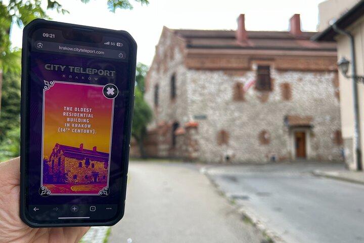 Krakow Old Town City Tour Game with Craft Beer Tasting