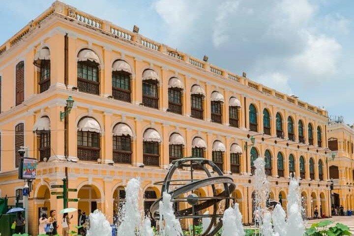 Macau Tour luxury MPV limousines pick up from Hong Kong