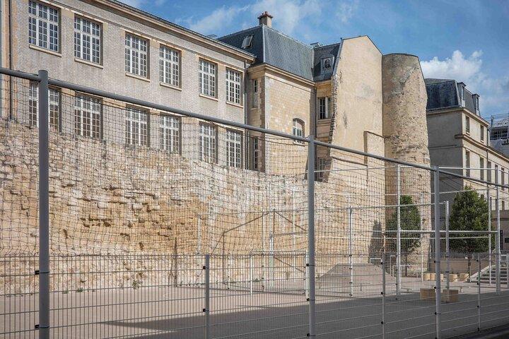 Paris History Walk: Medieval Marais, Notre Dame Islands & Stories