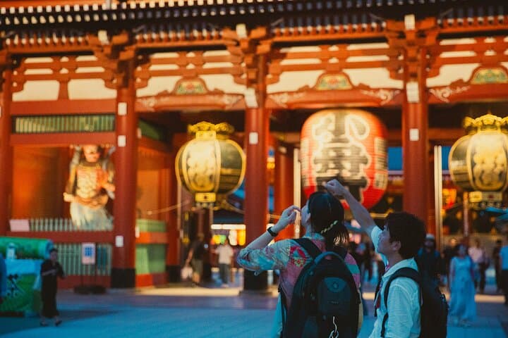 Tokyo: Asakusa Photogenic Night Walk with 1 drink