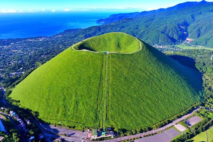 FromTokyo: Izu Scenic Oceanview Train, Volcano, Coast Day Trip