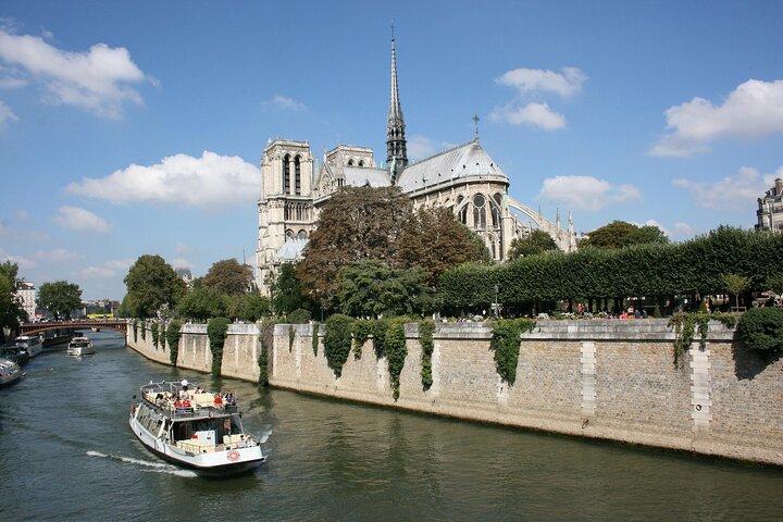 Private Notre-Dame walking Tour w/ Optional Sainte-Chapelle Entry