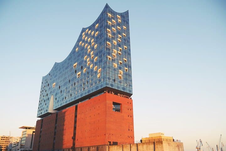 Premium Elphi Plaza guided tour with French bread and coffee