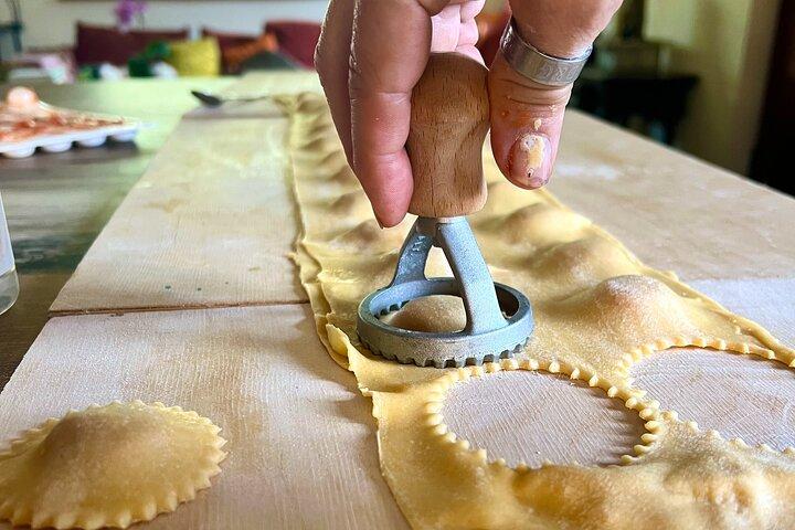 Fresh Pasta & Gelato Cooking Class in a Roman Home with Cristina