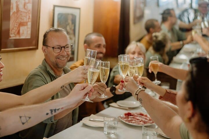 Barcelona Gothic Quarter Tapas & Taverns Food & Wine Tour
