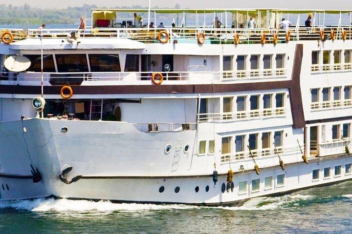 8 Days Egypt Tour Package with Cairo and Nile Cruise