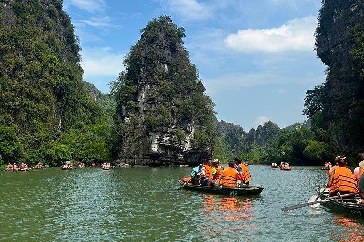 Deluxe Day Tour in Bai Dinh, Trang An and Mua Caves from Hanoi