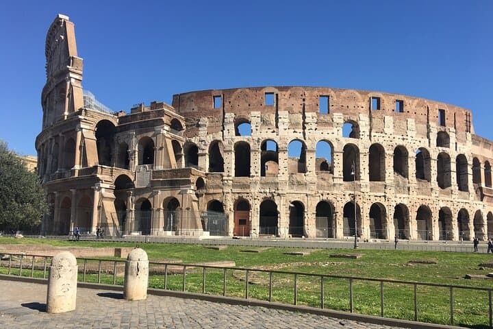 Colosseum, Roman forum, palatine Hill 1 hour tour English/Spanish