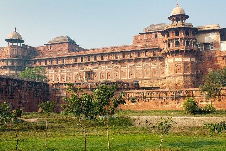 Transfer Agra to Jaipur Via Fatehpur Sikri & Stepwell