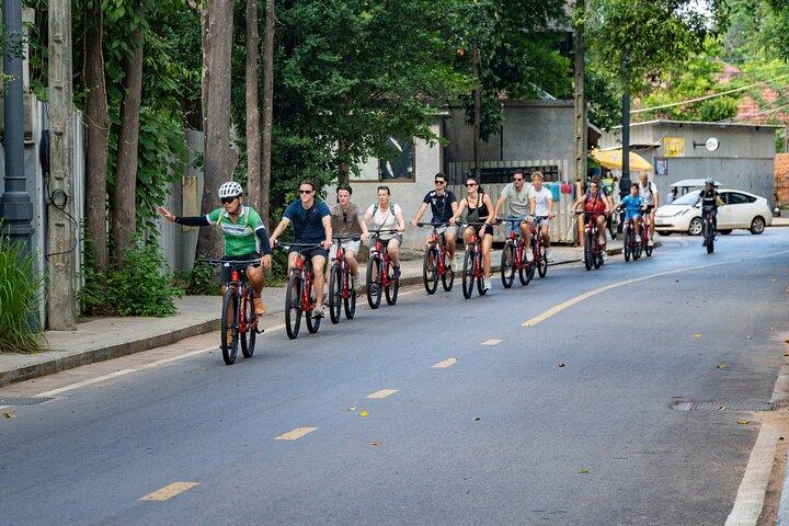 Siem Reap City Bike Tour / E-Bike or Tuk Tuk