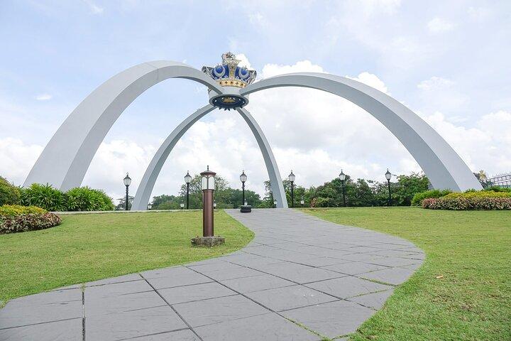 From Singapore: Private Malacca day tour (via drive-thru border)