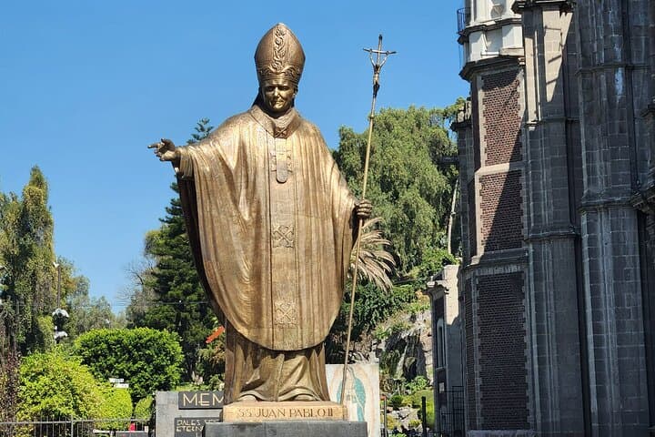Pyramids and Basilica of Guadalupe Tour with Round Transport