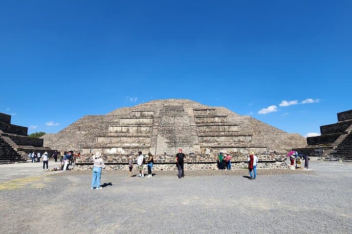 Pyramids and Basilica of Guadalupe Tour with Round Transport