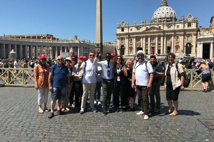Guided Tour of St. Peter's Basilica in ENGLISH / SPANISH / GERMAN