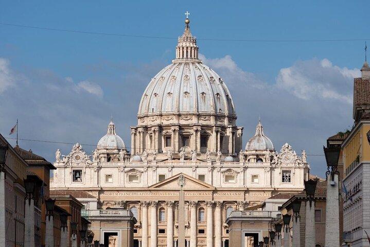 Guided Tour of St. Peter's Basilica in ENGLISH / SPANISH / GERMAN