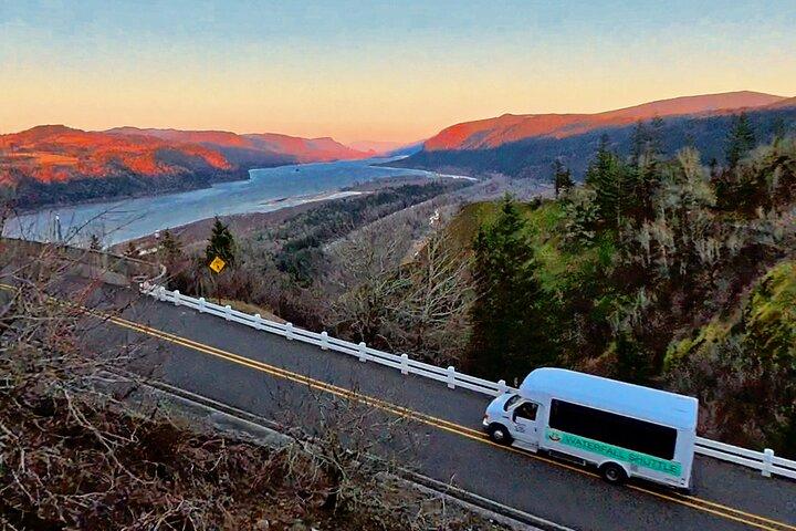 Sunset Tour of Multnomah Falls plus Vista House and Other Falls