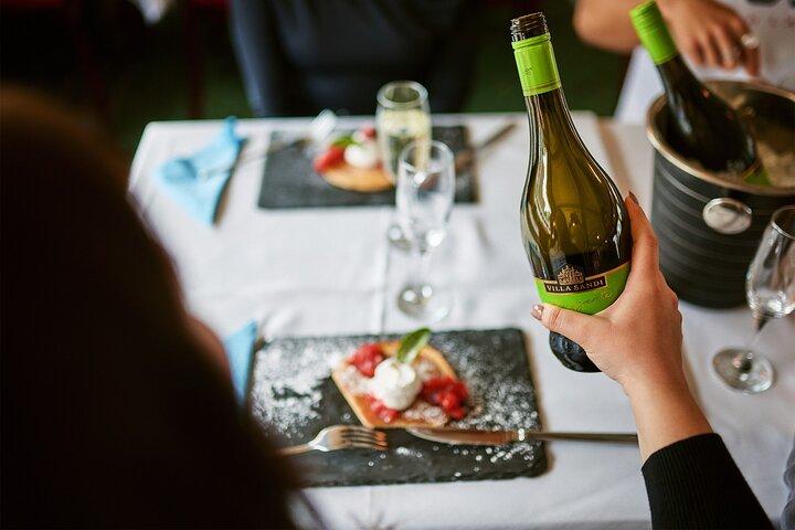 Bottomless Brunch and Cruise with Prosecco in Budapest