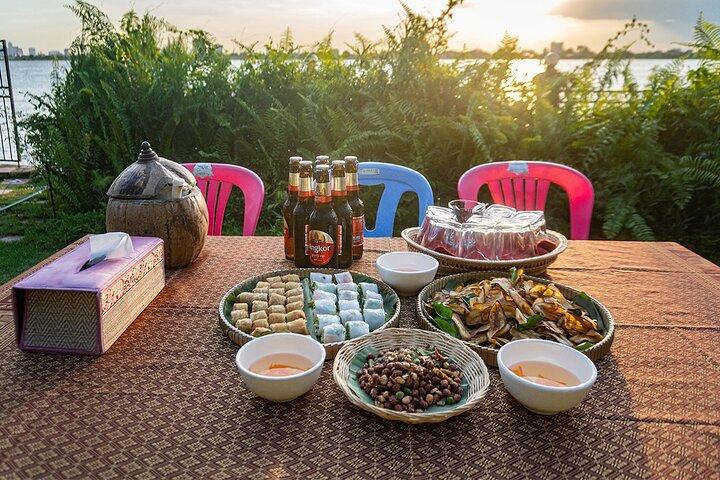 Phnom Penh: Silk Island Sunset Tour by Tuk Tuk