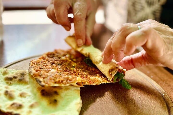Istanbul: Guided Food Tour with Ferry Ride