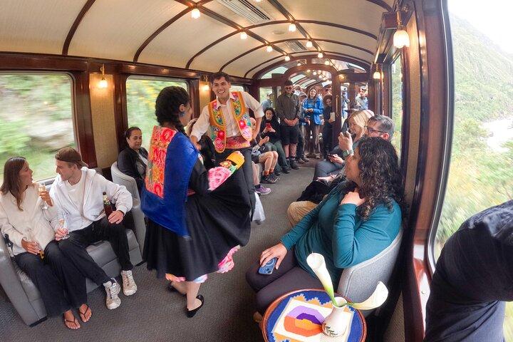 2-Day Inca Trail to Machu Picchu with VistadomeTrain