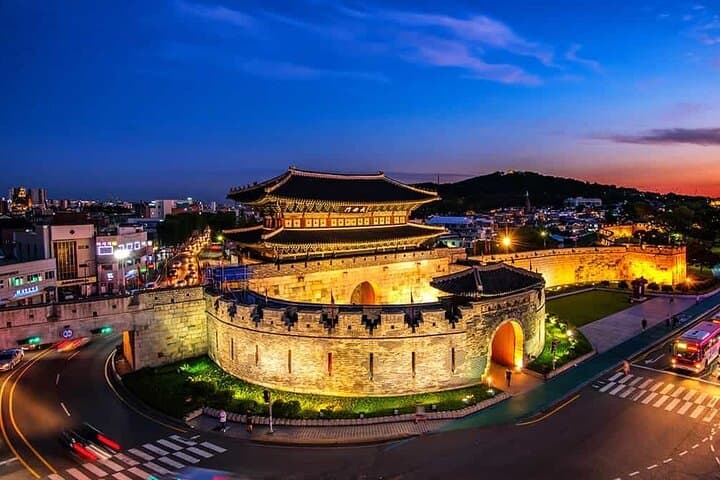 Seoul: Suwon Hwaseong & Waujeongsa & Starfield Heritage Tour