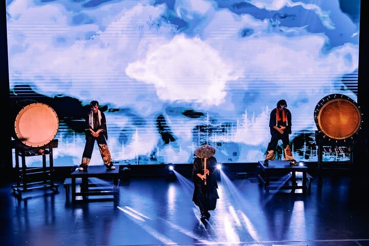 Osaka;A Modern Samurai, Kabuki, Taiko, & Dance Show