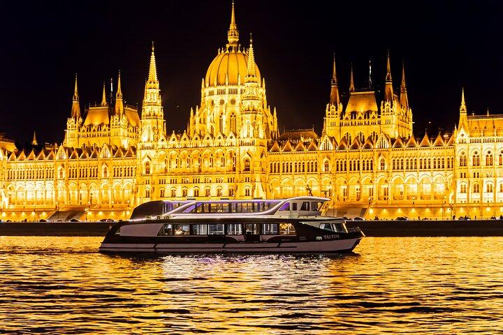 Budapest Danube Evening Cruise with Drinks and Folk Show