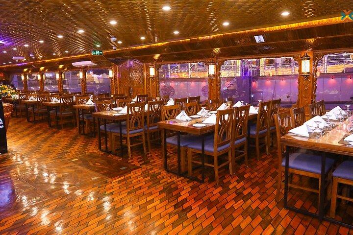 Dubai Marina Luxury Dhow Cruise with Radisonblue catering