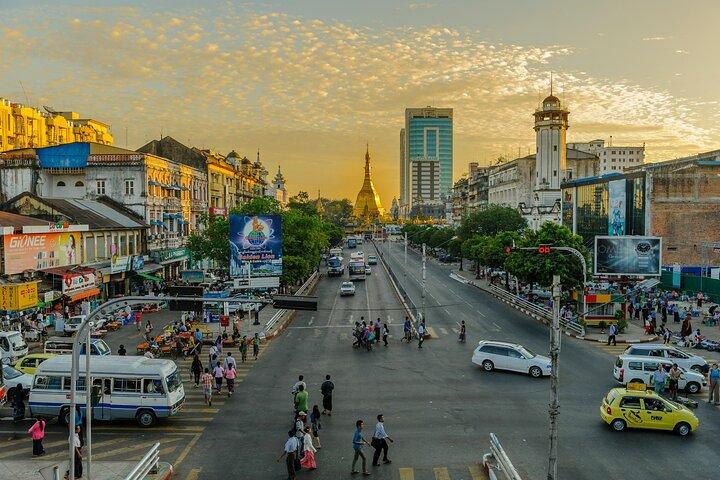 Yangon Private Tour – Buddha, Market & Shwedagon Sunset