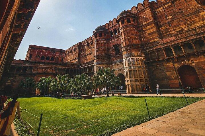 Private 2-Day Tour to Taj Mahal, Agra from Goa with Both side Commercial Flights