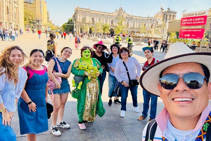 Historic tour in the center and murals of Orozco