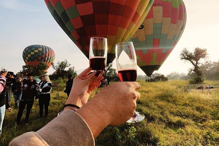 Balloon Flight + Natural Cave Breakfast + Pick up + Pyramids