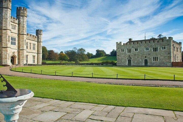 Leeds Castle, Canterbury Cathedral, & Dover Tour from London