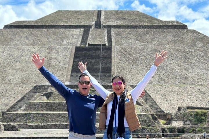 Teotihuacan Tour from CDMX with Transportation and Breakfast