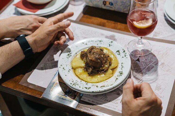 Seville Jewish Quarter Small Group Tour with Tapas and Drinks