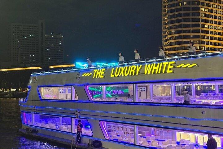 Bangkok: Luxury White Dinner Cruise Free Flow Beer and Wine