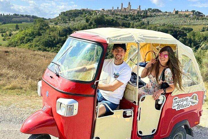 From Florence:Tuscany Tuk Tuk with Lunch, Wine & San Gimignano