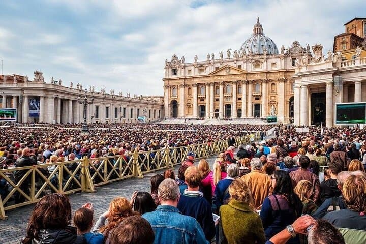 Vatican: Papal Audience with Pope Leo XIV – Reserved Spot & Guide