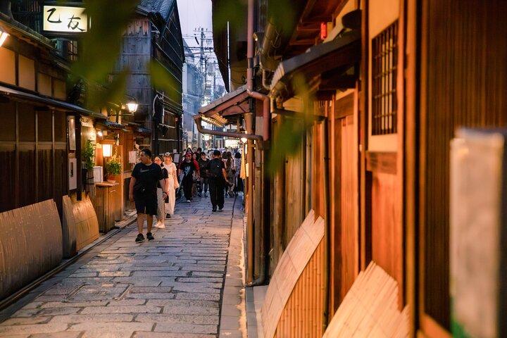 Kyoto Geisha District Walking Tour in Gion