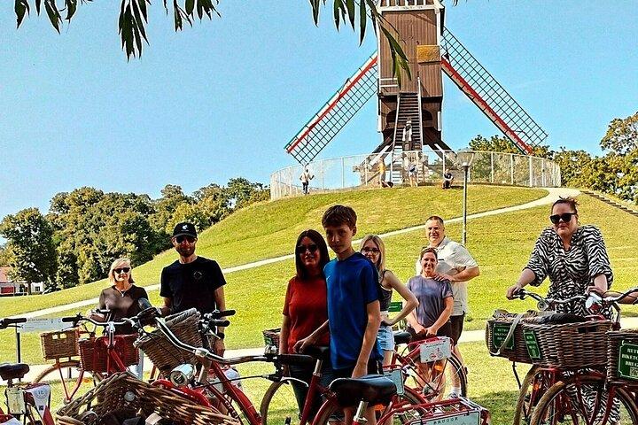 Bruges Guided Retro Biketour: Highlights, Hidden Gems & Tasting